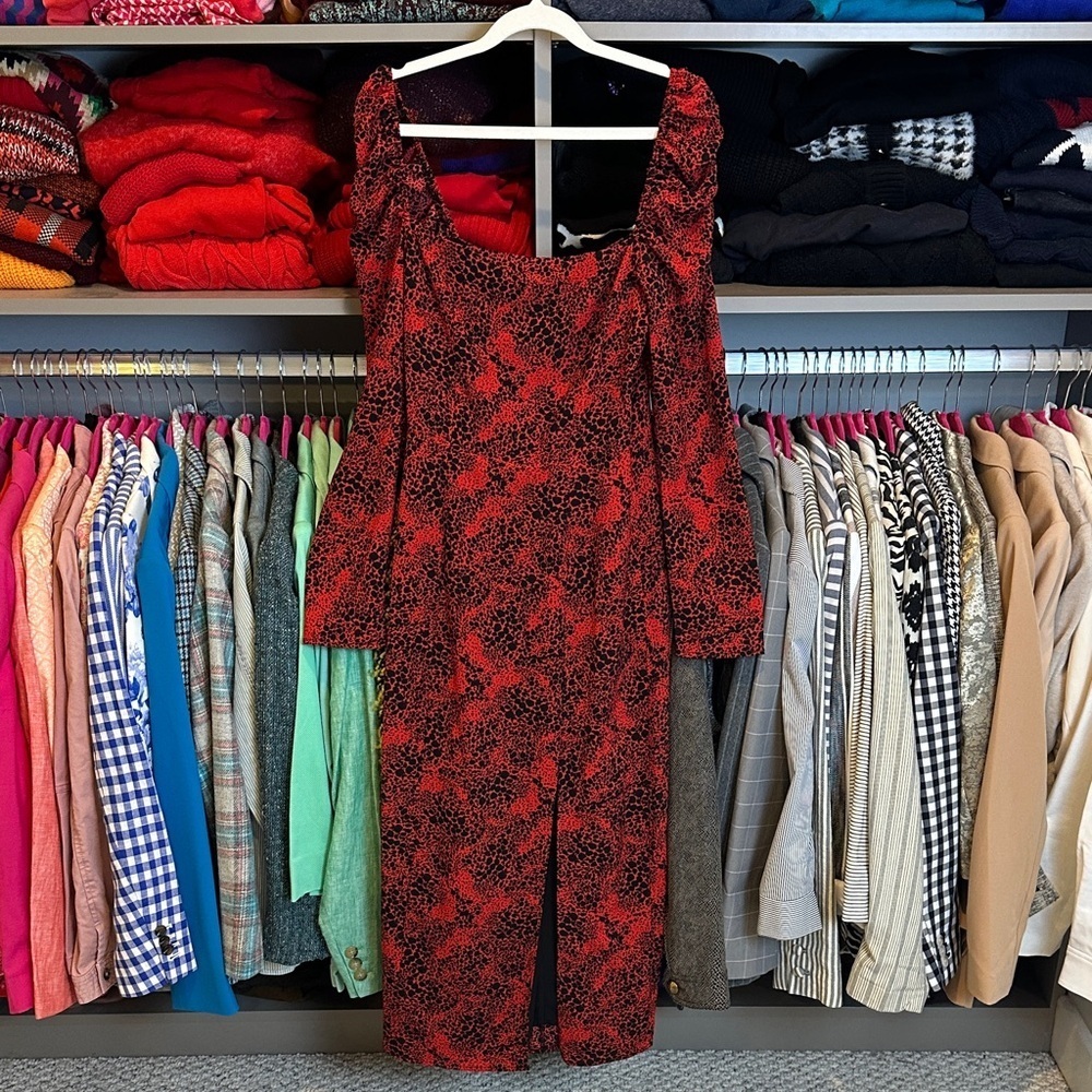 Leith red/black print long ruched sleeve smocked front slit midi dress size XS